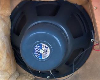 Pilot 1090-A Vintage Tube Stereo Console Unit 690-A Preamp/FM Stereo Tuner Garrard RC88/4 Turntable Pilot SA-232 Amp EL84 Amplifier Jensen 41-77D Jensen P15P Special Design C-1090 Main Unit: 34x40x18in Speaker: 34x25.25x18in HxWxD