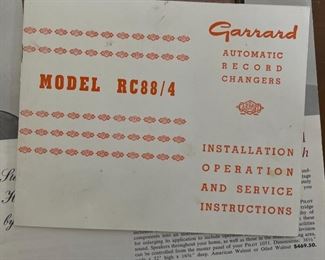 Pilot 1090-A Vintage Tube Stereo Console Unit 690-A Preamp/FM Stereo Tuner Garrard RC88/4 Turntable Pilot SA-232 Amp EL84 Amplifier Jensen 41-77D Jensen P15P Special Design C-1090 Main Unit: 34x40x18in Speaker: 34x25.25x18in HxWxD