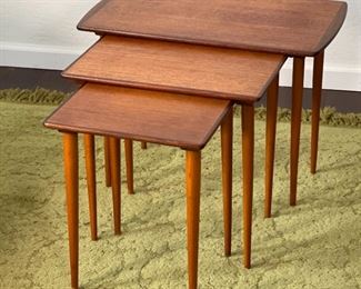 As-Is Vintage MCM Walnut Nesting Tables Large: 19.5x26x15in HxWxD