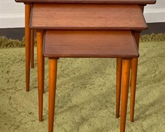 As-Is Vintage MCM Walnut Nesting Tables Large: 19.5x26x15in HxWxD