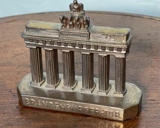 Berlin Brandenburg-Tor Bronze Paperweight Vintage Souvenir 3x3.5x1.25in HxWxD