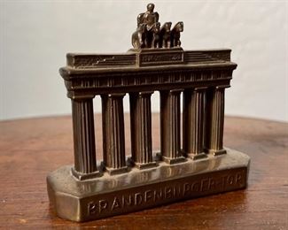Berlin Brandenburg-Tor Bronze Paperweight Vintage Souvenir 3x3.5x1.25in HxWxD