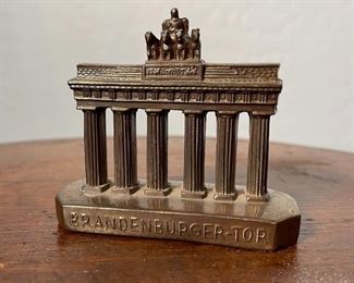 Berlin Brandenburg-Tor Bronze Paperweight Vintage Souvenir 3x3.5x1.25in HxWxD