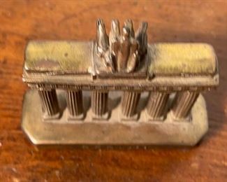 Berlin Brandenburg-Tor Bronze Paperweight Vintage Souvenir 3x3.5x1.25in HxWxD