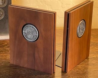 3pc Chrysler Plymouth Millionaires Club Bookends & Memo Holder Desk Set Black Walnut 6.5 x 5 x 5.5in HxWxD