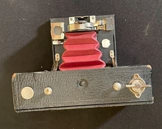 Vintage Brownie Automatic Camera 2a 3.5x6.75x2in HxWxD