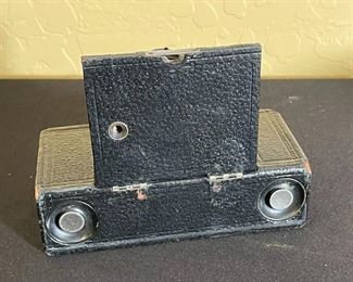 Vintage Brownie Automatic Camera 2a 3.5x6.75x2in HxWxD