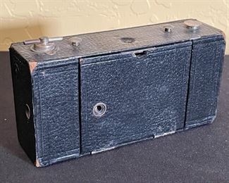 Vintage Brownie Automatic Camera 2a 3.5x6.75x2in HxWxD