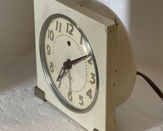 1940s Westclox Logan S5-F Electric Alarm Clock 5 x 4.75 x 2.25in HxWxD
