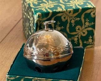 Wallace Silversmiths Ornament 1984 Sleigh Bell Silver Plated Box: 3x3.75x3.75in HxWxD