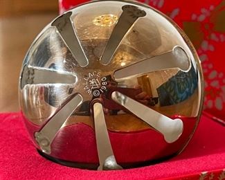 Wallace Silversmiths Ornament 1980 Sleigh Bell Silver Plated Box: 3x3.75x3.75in HxWxD