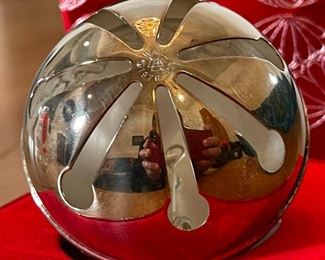 Wallace Silversmiths Ornament 1976 Sleigh Bell Silver Plated Box: 3x3.75x3.75in HxWxD