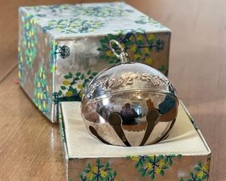 Wallace Silversmiths Ornament 1992 Sleigh Bell Silver Plated Box: 3x3.75x3.75in HxWxD