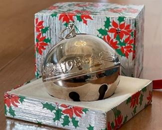 Wallace Silversmiths Ornament 1986 Sleigh Bell Silver Plated Box: 3x3.75x3.75in HxWxD