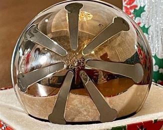 Wallace Silversmiths Ornament 1986 Sleigh Bell Silver Plated Box: 3x3.75x3.75in HxWxD