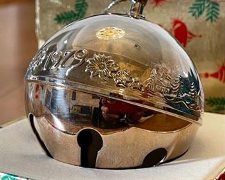 Wallace Silversmiths Ornament 1979 Sleigh Bell Silver Plated Box: 3x3.75x3.75in HxWxD