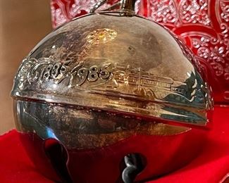 Wallace Silversmiths Ornament 1985 Sleigh Bell Silver Plated Box: 3x3.75x3.75in HxWxD