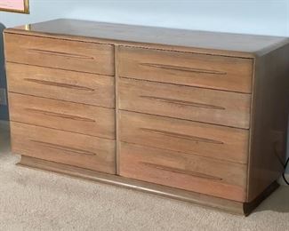 Vintage MCM Carl Bissman Solid Walnut 8 Drawer Double Dresser 31.5x59x20in HxWxD