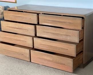 Vintage MCM Carl Bissman Solid Walnut 8 Drawer Double Dresser 31.5x59x20in HxWxD
