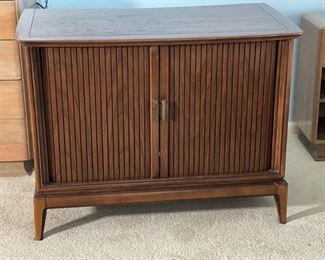 Vintage Walnut TV Console Cabinet 29x39x21.5in HxWxD