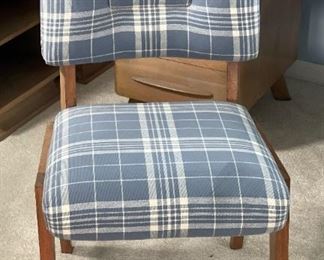 Vintage MCM Walnut Chair 34 x 20 x 21in HxWxD