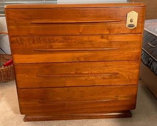 Vintage MCM Carl Bissman Solid Walnut 4 Drawer Dresser 32 x 32.5 x 20in HxWxD