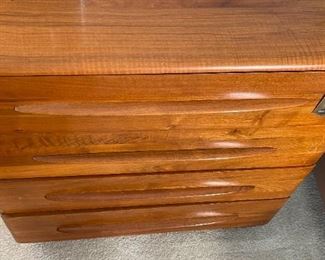 Vintage MCM Carl Bissman Solid Walnut 4 Drawer Dresser 32 x 32.5 x 20in HxWxD