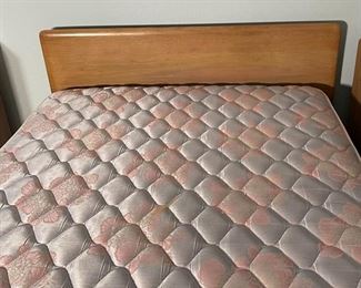 Vintage MCM Carl Bissman Solid Walnut Full Bed with Mattress 37x57x80<BR> mattress: 73x53in