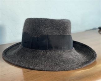 Eric Javits Hat Wool Felt 7x12x14in <BR>Inside diameter : 6.25in