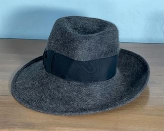Eric Javits Hat Wool Felt 7x12x14in <BR>Inside diameter : 6.25in