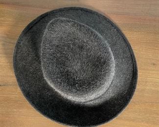 Eric Javits Hat Wool Felt 7x12x14in <BR>Inside diameter : 6.25in