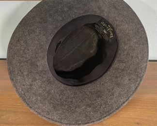 Eric Javits Hat Wool Felt 7x12x14in <BR>Inside diameter : 6.25in