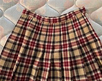 Pendleton Petite Wool Long Skirt Brown/Black/Red SZ: 4<BR>27.5in Long