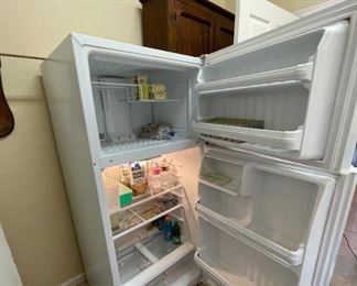 Hotpoint 15.8 Cu. Ft. Top-Freezer Refrigerator HTS16GBRFRWW FRIDGE 64. 5 x 28. 5 x 32.5in HxWxD