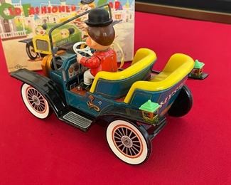 Vintage Japan TN Battery Operated Old Fashioned Tin Car Toy in the Box 9x5x5
