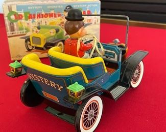 Vintage Japan TN Battery Operated Old Fashioned Tin Car Toy in the Box 9x5x5