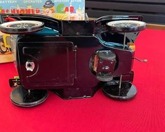 Vintage Japan TN Battery Operated Old Fashioned Tin Car Toy in the Box 9x5x5