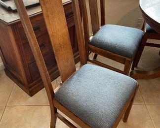 Old wooden oak round dining room table with 6 chairs Table 30 inches high 41.5 inches in diameter chair seating height 20.5 inches chair with 17 inches