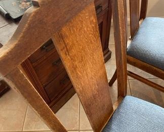 Old wooden oak round dining room table with 6 chairs Table 30 inches high 41.5 inches in diameter chair seating height 20.5 inches chair with 17 inches