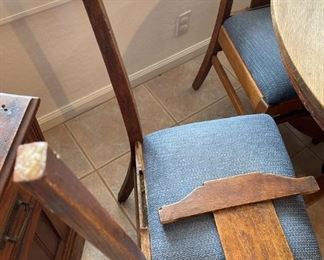 Old wooden oak round dining room table with 6 chairs Table 30 inches high 41.5 inches in diameter chair seating height 20.5 inches chair with 17 inches