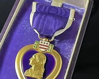 Vintage Purple Heart Military Medal in box unnamed 1.5x2.5x4.75in
