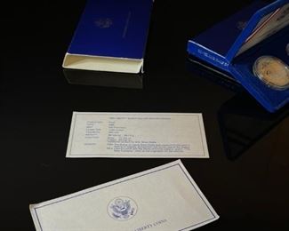 1986 US Liberty Silver Dollar Commemorative Coin Set w/box Box: .5x6x3.5in