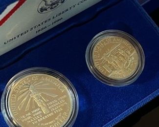 1986 US Liberty Silver Dollar Commemorative Coin Set w/box Box: .5x6x3.5in