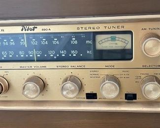 Pilot 1090-A Vintage Tube Stereo Console Unit 690-A Preamp/FM Stereo Tuner Garrard RC88/4 Turntable  Pilot SA-232 Amp EL84 Amplifier Jensen 41-77D Jensen P15P Special Design C-1090	Main Unit: 34x40x18in Speaker: 34x25.25x18in	HxWxD
