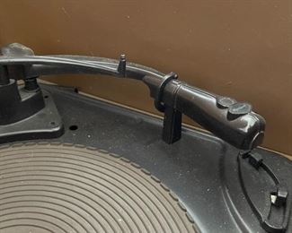 Pilot 1090-A Vintage Tube Stereo Console Unit 690-A Preamp/FM Stereo Tuner Garrard RC88/4 Turntable  Pilot SA-232 Amp EL84 Amplifier Jensen 41-77D Jensen P15P Special Design C-1090	Main Unit: 34x40x18in Speaker: 34x25.25x18in	HxWxD
