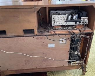 Pilot 1090-A Vintage Tube Stereo Console Unit 690-A Preamp/FM Stereo Tuner Garrard RC88/4 Turntable  Pilot SA-232 Amp EL84 Amplifier Jensen 41-77D Jensen P15P Special Design C-1090	Main Unit: 34x40x18in Speaker: 34x25.25x18in	HxWxD
