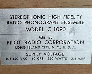 Pilot 1090-A Vintage Tube Stereo Console Unit 690-A Preamp/FM Stereo Tuner Garrard RC88/4 Turntable  Pilot SA-232 Amp EL84 Amplifier Jensen 41-77D Jensen P15P Special Design C-1090	Main Unit: 34x40x18in Speaker: 34x25.25x18in	HxWxD

