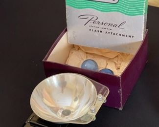 Sawyers Viewmaster Personal Flash in Original Box View-Master	3.5x7x7in	HxWxD
