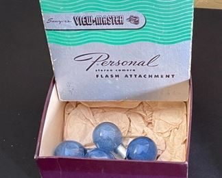 Sawyers Viewmaster Personal Flash in Original Box View-Master	3.5x7x7in	HxWxD
