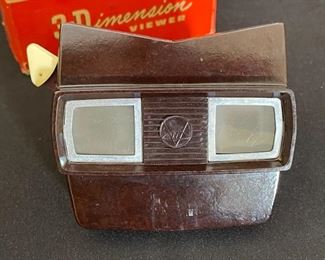 View-Master 3-D Viewer in box	4.5x5x4in	HxWxD
